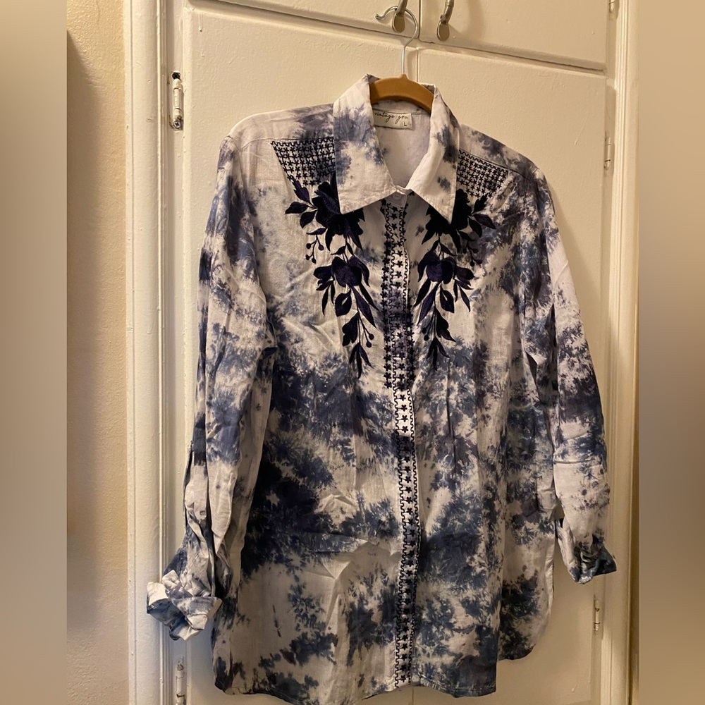 Women’s long sleeved super lightweight blouse, white/dk blue/light blue